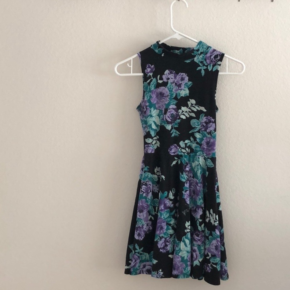 Floral dress with back cutout